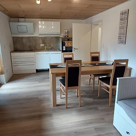 Tolle Untergeschoss-wohnung Fuer Bis Zu 5 Personen Mit Grossem Garten Und Terrasse Apartment Moerlenbach