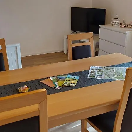 Tolle Untergeschoss-wohnung Fuer Bis Zu 5 Personen Mit Grossem Garten Und Terrasse Apartment *