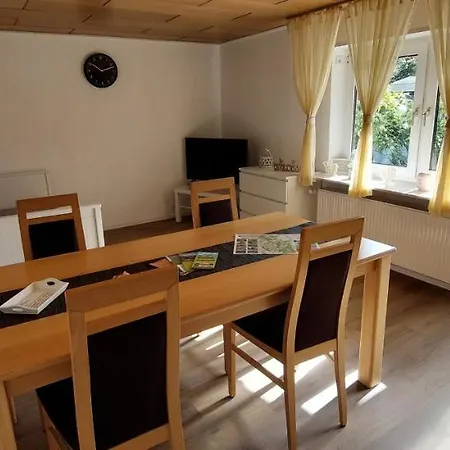 Tolle Untergeschoss-wohnung Fuer Bis Zu 5 Personen Mit Grossem Garten Und Terrasse Apartment Moerlenbach