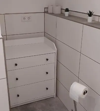 Tolle Untergeschoss-wohnung Fuer Bis Zu 5 Personen Mit Grossem Garten Und Terrasse Apartment *