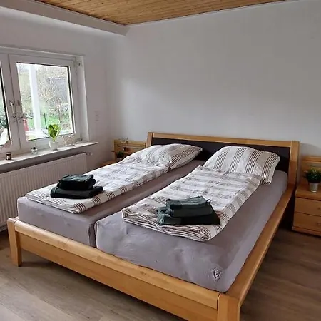Tolle Untergeschoss-wohnung Fuer Bis Zu 5 Personen Mit Grossem Garten Und Terrasse Apartment Moerlenbach