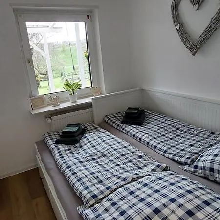 Apartment Tolle Untergeschoss-wohnung Fuer Bis Zu 5 Personen Mit Grossem Garten Und Terrasse *