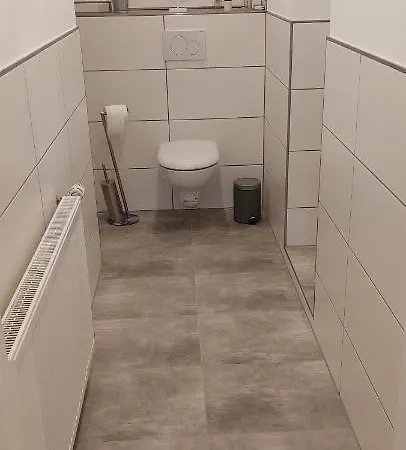 Tolle Untergeschoss-wohnung Fuer Bis Zu 5 Personen Mit Grossem Garten Und Terrasse *