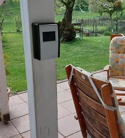 Tolle Untergeschoss-wohnung Fuer Bis Zu 5 Personen Mit Grossem Garten Und Terrasse