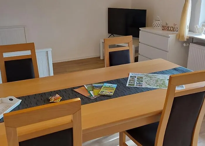 Tolle Untergeschoss-wohnung Fuer Bis Zu 5 Personen Mit Grossem Garten Und Terrasse アパート *