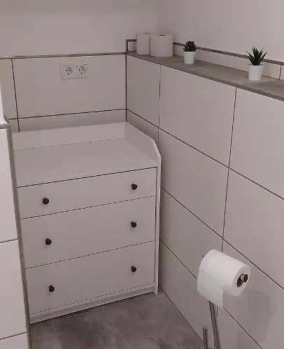 Tolle Untergeschoss-wohnung Fuer Bis Zu 5 Personen Mit Grossem Garten Und Terrasse アパート *