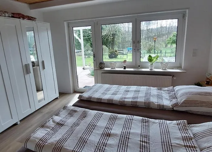 Tolle Untergeschoss-wohnung Fuer Bis Zu 5 Personen Mit Grossem Garten Und Terrasse Mörlenbach