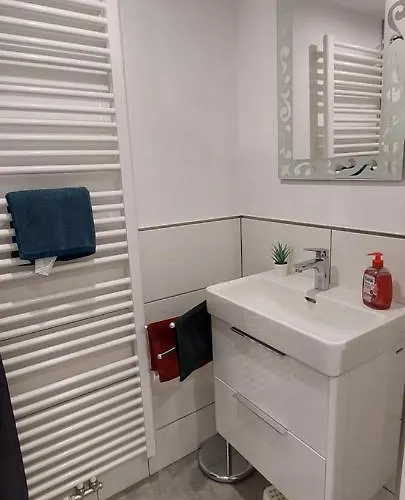 アパート Tolle Untergeschoss-wohnung Fuer Bis Zu 5 Personen Mit Grossem Garten Und Terrasse