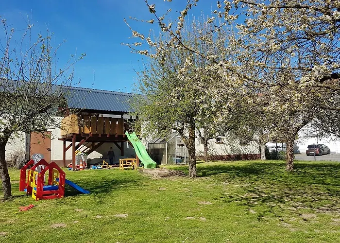 アパート Tolle Untergeschoss-wohnung Fuer Bis Zu 5 Personen Mit Grossem Garten Und Terrasse
