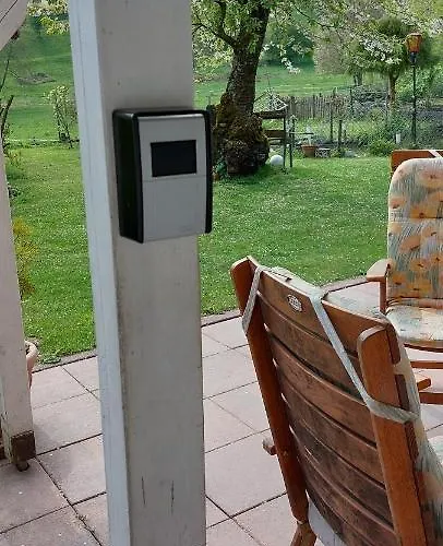 Tolle Untergeschoss-wohnung Fuer Bis Zu 5 Personen Mit Grossem Garten Und Terrasse